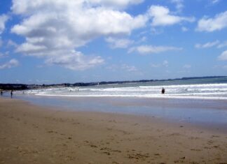 URUGUAY: PREFECTURA DE ROCHA AUXILIÓ A UN SURFISTA QUE SUFRIÓ UN ACCIDENTE