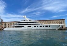 VIDEO- EL MEGAYATE AQUARIUS ENCANTA A GÉNOVA CON SU BELLEZA