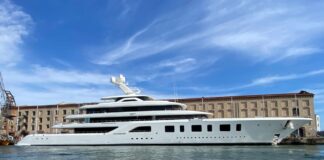 VIDEO- EL MEGAYATE AQUARIUS ENCANTA A GÉNOVA CON SU BELLEZA