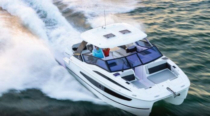 EL AQUILA 32 SPORT ALCANZA NUEVOS ESTÁNDARES CON LAS MUJERES NAVEGANTES