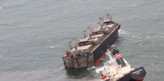 UN BUQUE ENCALLA EN JAPÓN Y SE PARTE EN DOS