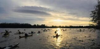 KAYAKISTAS PARTIERON A REMO HACIA BUENOS AIRES EN RECLAMO POR LA “LEY DE HUMEDALES”