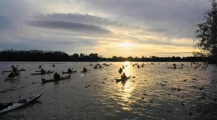 KAYAKISTAS PARTIERON A REMO HACIA BUENOS AIRES EN RECLAMO POR LA “LEY DE HUMEDALES”