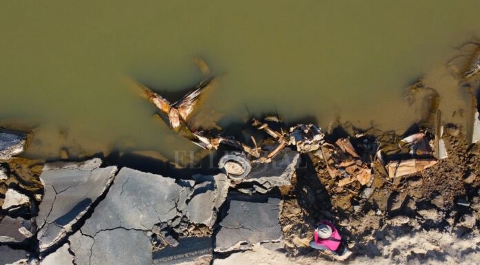 DEBIDO A LA BAJANTE APARECIÓ UNA CAMIONETA QUE SE HABÍA “TRAGADO” EL RÍO PARANÁ TRAS UN ACCIDENTE EN 2003