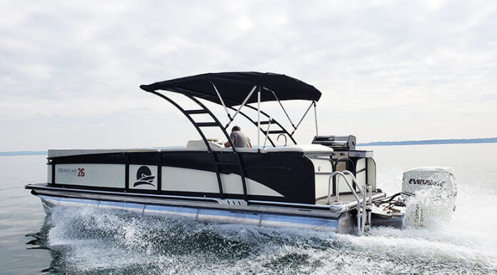 HOY EN ESLORAS PRESENTAMOS EL PONTOON DRAKKAR 26 FABRICADO EN ARGENTINA