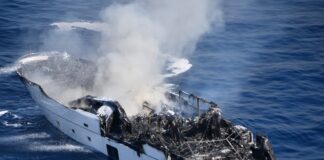 VIDEO- UN INCENDIO DESTRUYÓ UN YATE EN FRANCIA