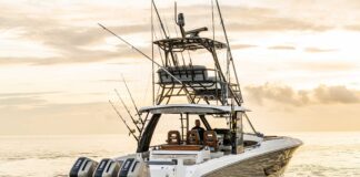 BOSTON WHALER PRESENTA EL NUEVO “420 OUTRAGE” EDICIÓN 50º ANIVERSARIO