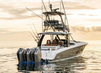 BOSTON WHALER PRESENTA EL NUEVO “420 OUTRAGE” EDICIÓN 50º ANIVERSARIO