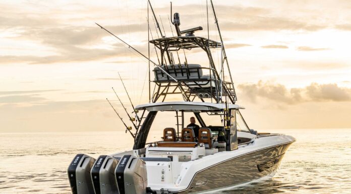 BOSTON WHALER PRESENTA EL NUEVO “420 OUTRAGE” EDICIÓN 50º ANIVERSARIO