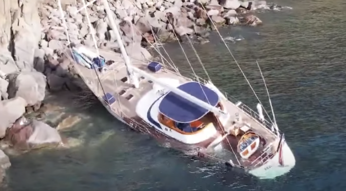 VIDEO- EL ICÓNICO YATE PERINI NAVI “MALIZIA” ENCALLÓ EN UNA ISLA DE ITALIA