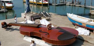 “VIOLÍN DE NOÉ”: UN BARCO-VIOLÍN QUE SERVIRÁ DE ESCENARIO PARA CONCIERTOS EN LA LAGUNA DE VENECIA