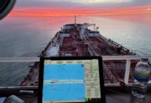 VIDEO – HOY EN EL RÍO DE LA PLATA, NAVEGACIÓN CON NIEBLA DESDE EL PUENTE DE UN TANQUERO DE 230 M