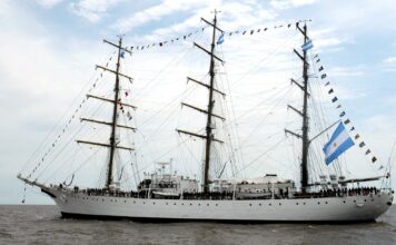 LA FRAGATA LIBERTAD LLEGÓ A LAS GRUTAS