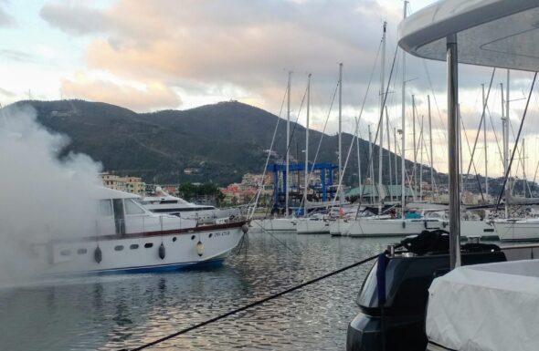 INCENDIO A BORDO DE UN BAGLIETTO DE 18 METROS EN ITALIA