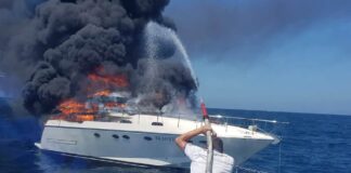 ITALIA: UN YATE DE 15 METROS SE HUNDIÓ TRAS SER ENVUELTO EN LLAMAS EN CAPRI