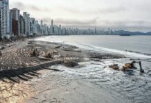 JAN DE NUL GROUP COMENZÓ LAS OBRAS DE DRAGADO PARA AMPLIAR LA PLAYA DE CAMBORIÚ