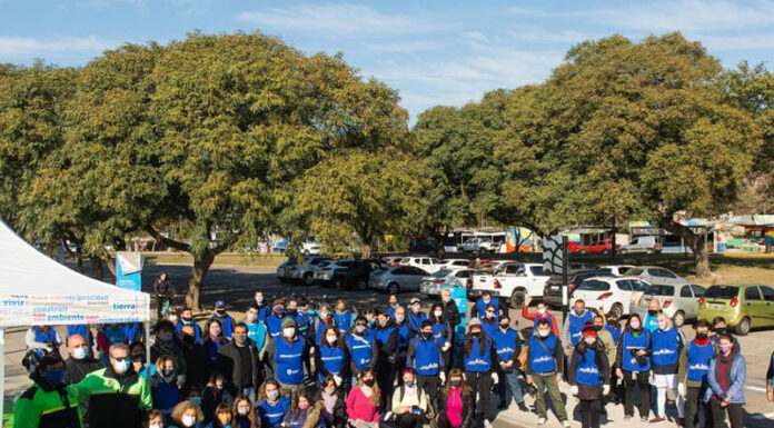 ROSARIO: VOLUNTARIOS RECOLECTARON 2.000 KILOS DE BASURA DEL RÍO PARANÁ