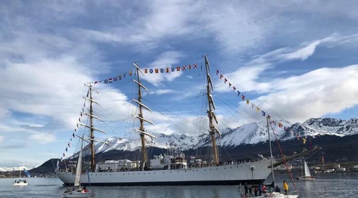 LA CAPITAL FUEGUINA LE DIO LA BIENVENIDA A LA FRAGATA ARA LIBERTAD