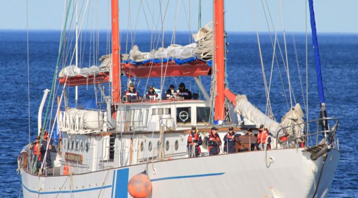 EL MOTOVELERO DR. BERNARDO HOUSSAY EMPRENDIÒ SU PRIMER VIAJE HACIA EL OCÉANO PACÍFICO