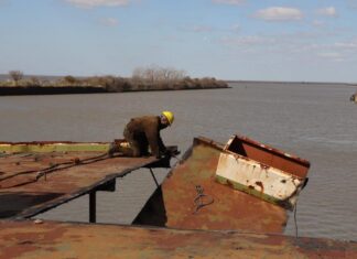 AVANZA EL DESGUACE DE BARCOS EN EL PUERTO DE BUENOS AIRES
