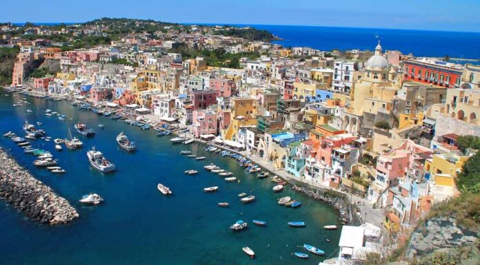 CONSEJOS PARA NAVEGAR EN “PROCIDA”, LA ISLA MÁS LINDA DEL GOLFO DE NÁPOLES