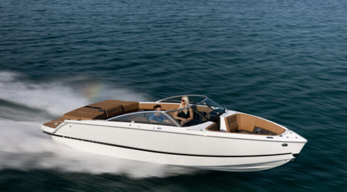 BENETEAU INCLUIRÁ EMBARCACIONES HÍBRIDAS Y ELÉCTRICAS PARA 2022