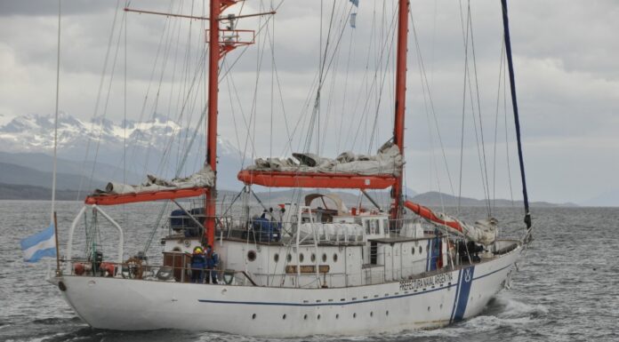 EL MOTOVELERO DR. BERNARDO HOUSSEY LLEGÓ A RÍO DE JANEIRO