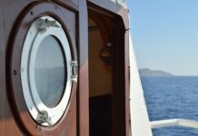 ¿POR QUÉ SON REDONDAS LAS VENTANAS DE LOS BARCOS Y DE LOS AVIONES?