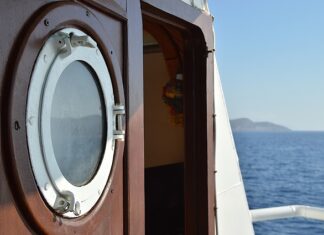 ¿POR QUÉ SON REDONDAS LAS VENTANAS DE LOS BARCOS Y DE LOS AVIONES?