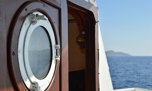 ¿POR QUÉ SON REDONDAS LAS VENTANAS DE LOS BARCOS Y DE LOS AVIONES?