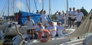 SE FUERON A ROSARIO EN UN VELERO PARA FESTEJAR SUS 40 AÑOS DE AMISTAD