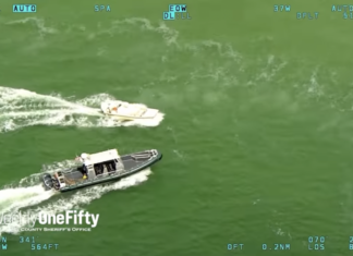 VIDEO- UN BARCO FUERA DE CONTROL DA VUELTAS CERCA DE LA COSTA DE FLORIDA