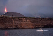 DESPLAZAN LA ZONA DE EXCLUSIÓN DE NAVEGACIÓN POR EL VOLCÁN DE LA PALMA