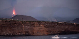 DESPLAZAN LA ZONA DE EXCLUSIÓN DE NAVEGACIÓN POR EL VOLCÁN DE LA PALMA