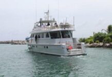 UN BARCO DIVISÓ LUCES DE BENGALAS EN LA ZONA DONDE BUSCAN AL YATE DESAPARECIDO CON TRIPULANTES ARGENTINOS