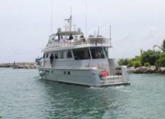 UN BARCO DIVISÓ LUCES DE BENGALAS EN LA ZONA DONDE BUSCAN AL YATE DESAPARECIDO CON TRIPULANTES ARGENTINOS