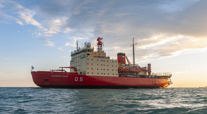 EL ROMPEHIELOS ARA “ALMIRANTE IRIZAR” REGRESÓ A BUENOS AIRES