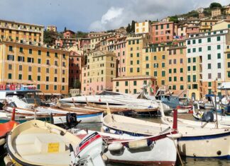 DESTINOS – CAMOGLI, UN PUERTO NÁUTICO Y DE PESCADORES EN EL GOLFO PARADISO