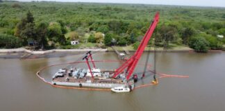 REFLOTAN EL BARCO HUNDIDO EN EL PUERTO DE LA PLATA: POR QUÉ ESTABA EN JUEGO EL ABASTECIMIENTO DE COMBUSTIBLES EN TODO EL PAÍS