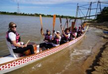 UN “BOTE DRAGÓN” REMA CONTRA EL CÁNCER DE MAMA EN LA LAGUNA SETÚBAL