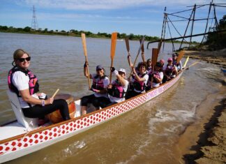 UN “BOTE DRAGÓN” REMA CONTRA EL CÁNCER DE MAMA EN LA LAGUNA SETÚBAL