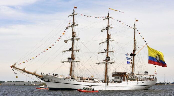 A LA ANTIGUA: EL VELERO “GUAYAS” DEL SIGLO XVIII INTERCEPTA NARCOSUBMARINO Y CAPTURA 4 HOMBRES