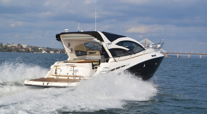 HOY EN ESLORAS PRESENTAMOS EL GRAN COUPE 420 DE FIBRAFORT