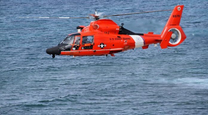 LA GUARDIA COSTERA SUSPENDE LA BÚSQUEDA DE DOS PERSONAS PERDIDAS EN CRUCERO