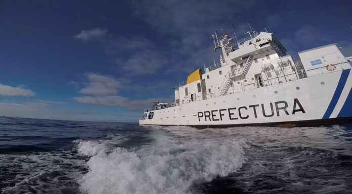 SE HUNDIÓ UNA EMBARCACIÓN DEPORTIVA A 40 KILÓMETROS DEL PUERTO DE MAR DEL PLATA