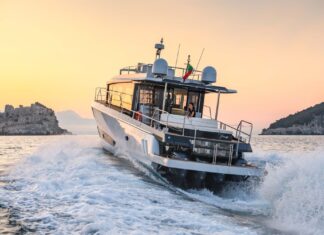 LANZAMIENTOS – EVOLUTION, UN 60 PIES CON 4 FUERA DE BORDA YAMAHA