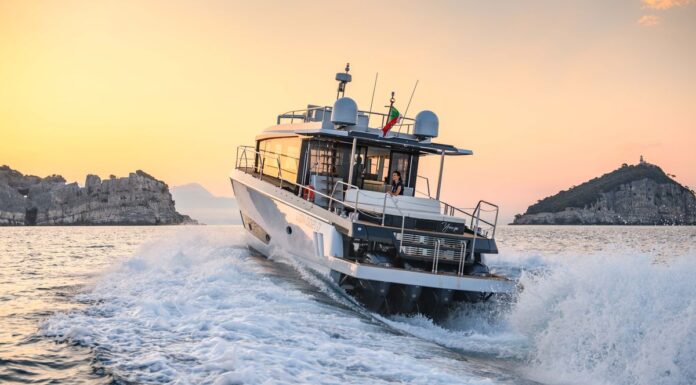 LANZAMIENTOS – EVOLUTION, UN 60 PIES CON 4 FUERA DE BORDA YAMAHA