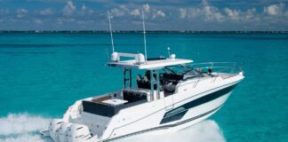 LANZAMIENTO – JEANNEAU CAP CAMARAT 12.5 WA, LA ESTRELLA DE LA GAMA
