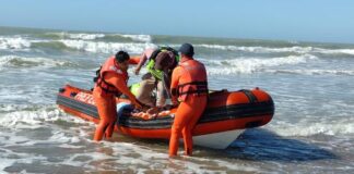 EMERGENCIA EN VALERIA DEL MAR: PREFECTURA RESCATÓ A UN KAYAKISTA QUE NO PODÍA REGRESAR A LA COSTA