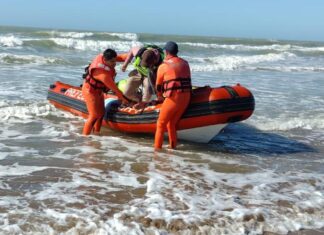 EMERGENCIA EN VALERIA DEL MAR: PREFECTURA RESCATÓ A UN KAYAKISTA QUE NO PODÍA REGRESAR A LA COSTA